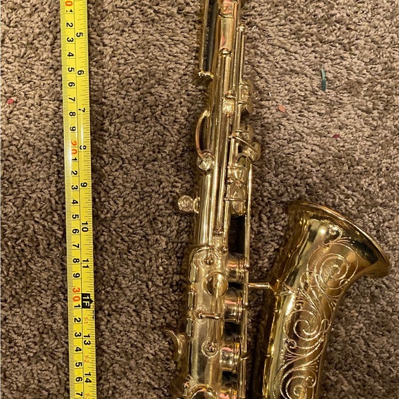 Gently used, wall decor plastic flugelhorn and saxophone. - Picture 6 of 8